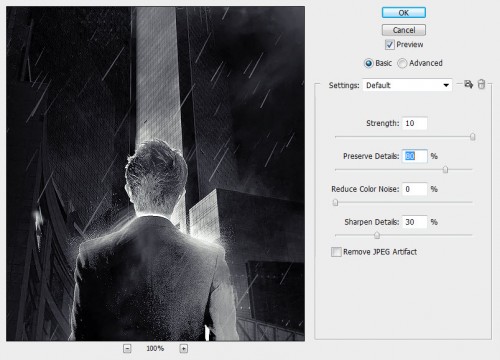 Тёмная картина с человеком под сильным дождём в Фотошопе